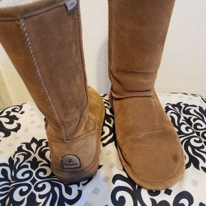 Size 7 Bearpaw boots
